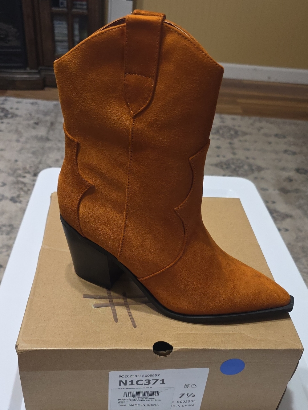 Women's Pointed-Toe Western Ankle Boot in Rust